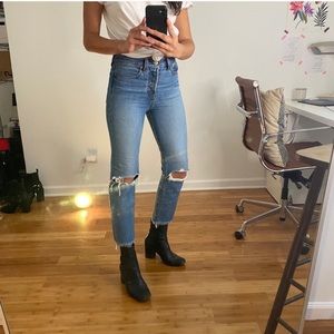 Levi’s Distressed Cropped Wedgie Straight